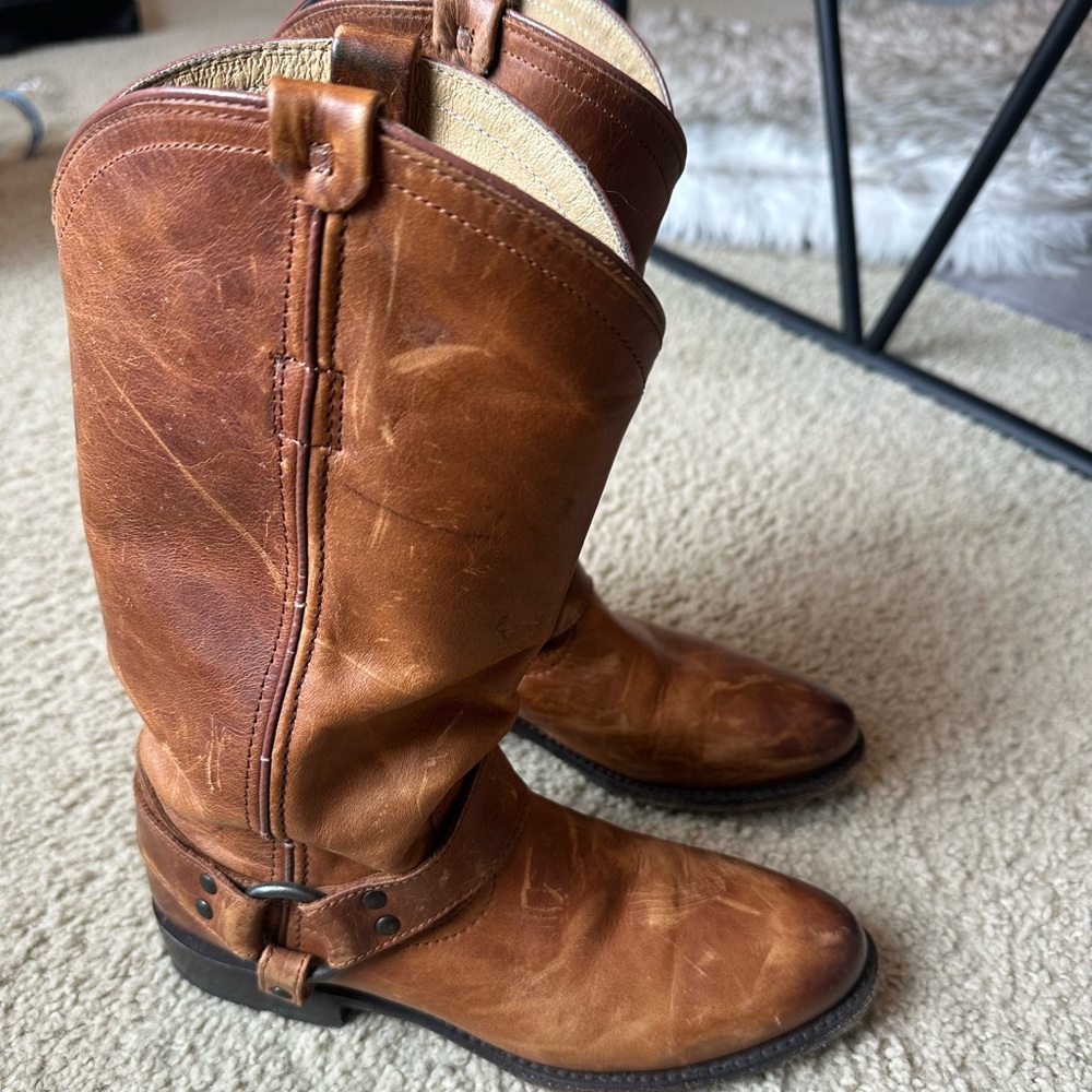 Women’s Frye Wyatt Harness Leather Western Boots - size 6.5